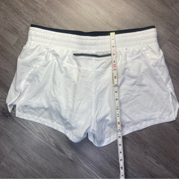 Fabletics Breathe Run Shorts White XL NWT - Picture 5 of 11